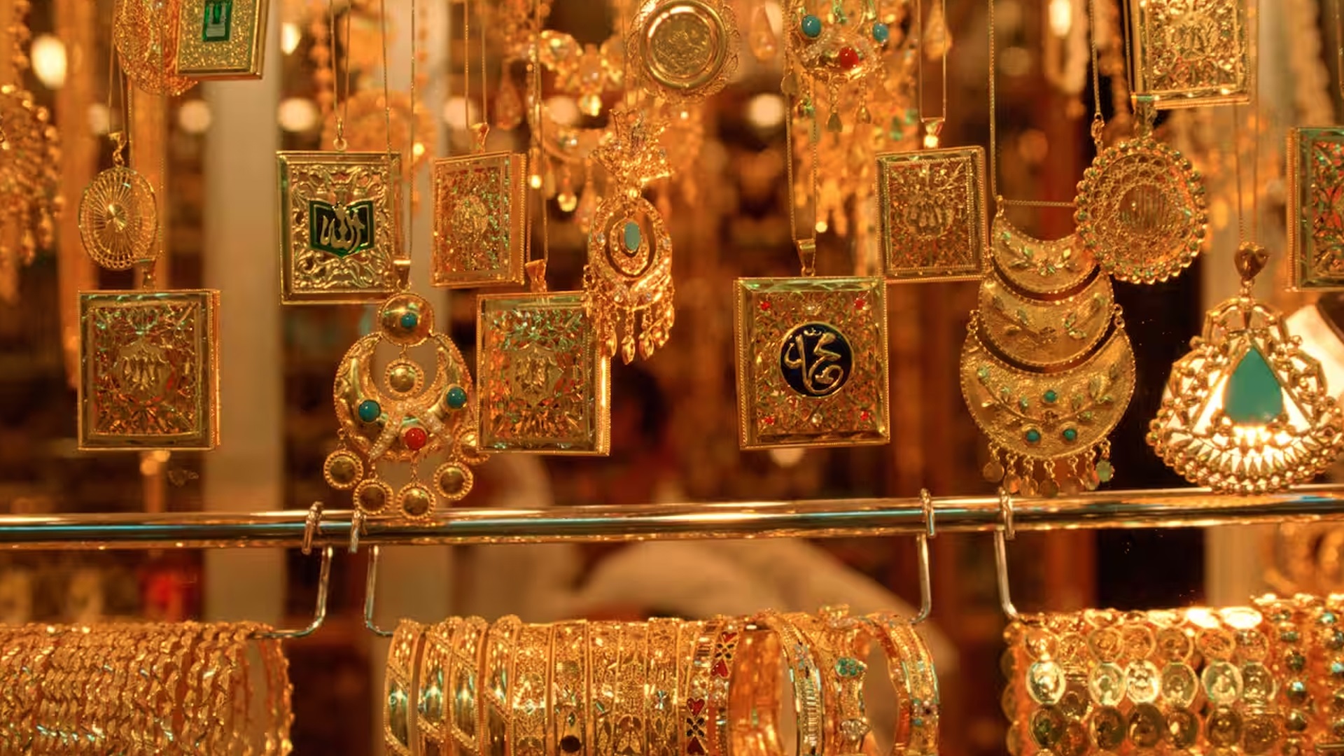 মূল্যবৃদ্ধির ধারায় বিরতি, কমল স্বর্ণের দাম